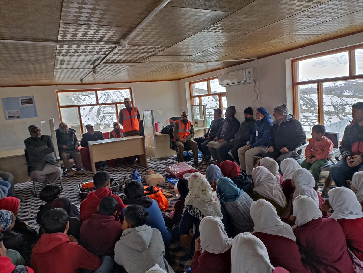 DIPR_Kargil's tweet photo. Training program on disaster management continues in different Gram Panchayats of Kargil

@lg_ladakh @santoshsukhdeve https://t.co/M330bqjsTp