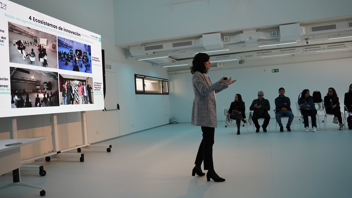 ✨Gaur Arantzazun bisita berezia jaso dugu <a href="/MUnibertsitatea/">Mondragon Unibertsitatea</a>|ren eskutik, Brasilgo Paraiba estatuko lanbide heziketako 28 irakasle. 
🗣️<a href="/naiaragoia/">Naiara Goia</a> zuzendari nagusiak <a href="/arantzazulab/">Arantzazulab</a> aurkeztu die eta gobernantzaren berrikuntzan ditugun erronken inguruan solasaldi ederra izan dute.