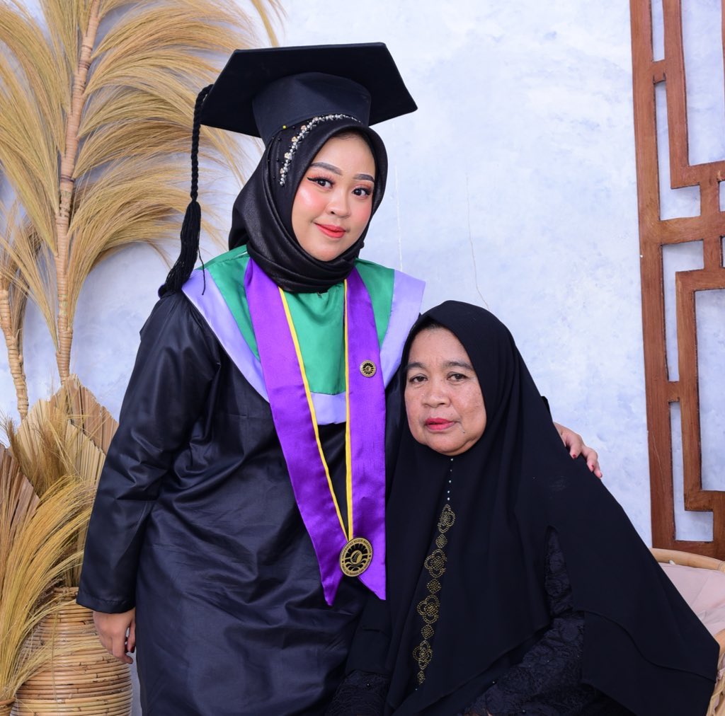 Ulfakc's tweet photo. 2011>>2022 Thank you mom❤️ https://t.co/7DtTooFEsy
