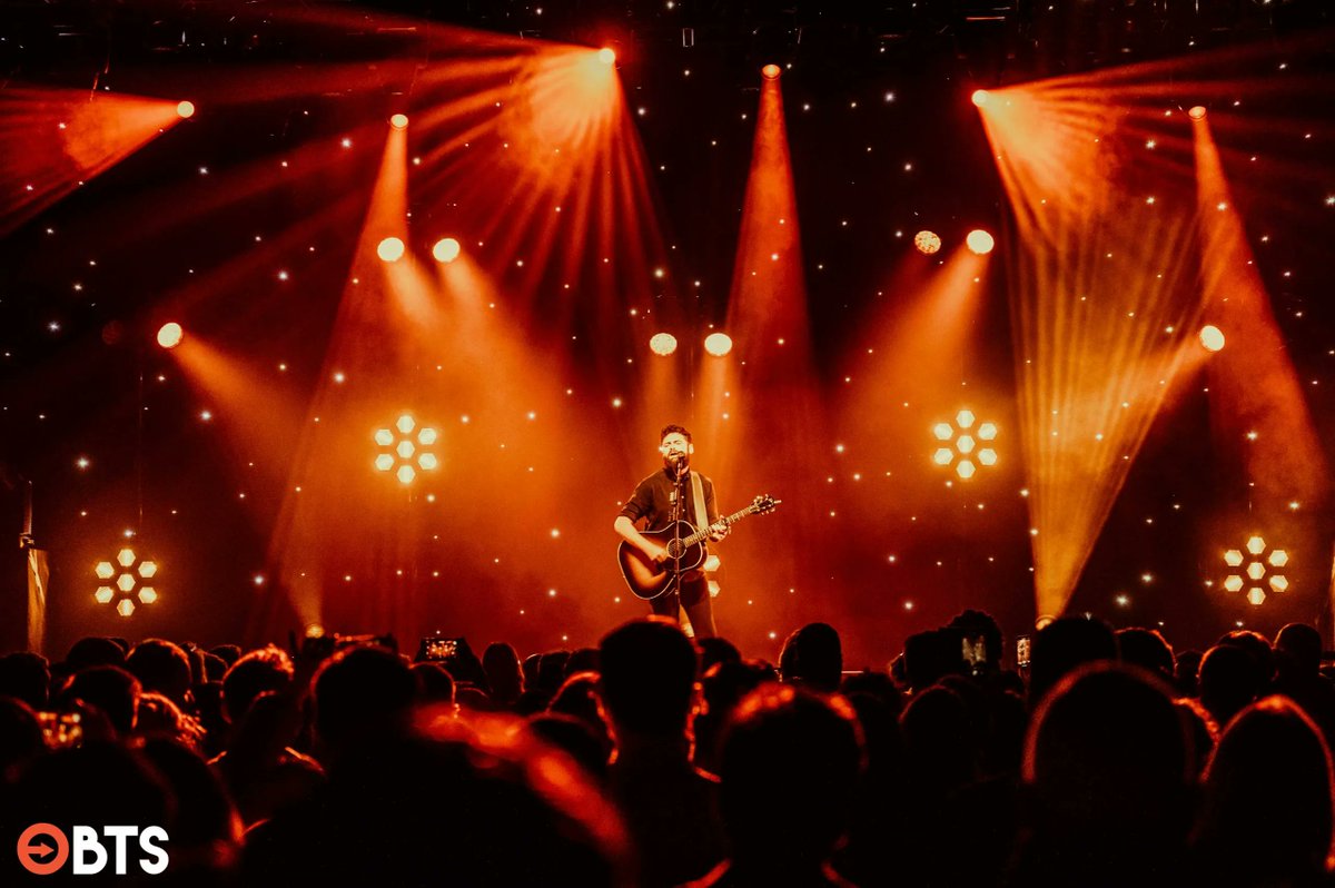 passenger_bra's tweet photo. Curiosidade: Mike não sabia que alguns shows da sua turnê nos Estados Unidos estavam sendo gravados, um deles no Fillmore em San Francisco. Um ano depois, Passenger lança o seu primeiro álbum ao vivo: Live From San Francisco. https://t.co/W907ko5jlj