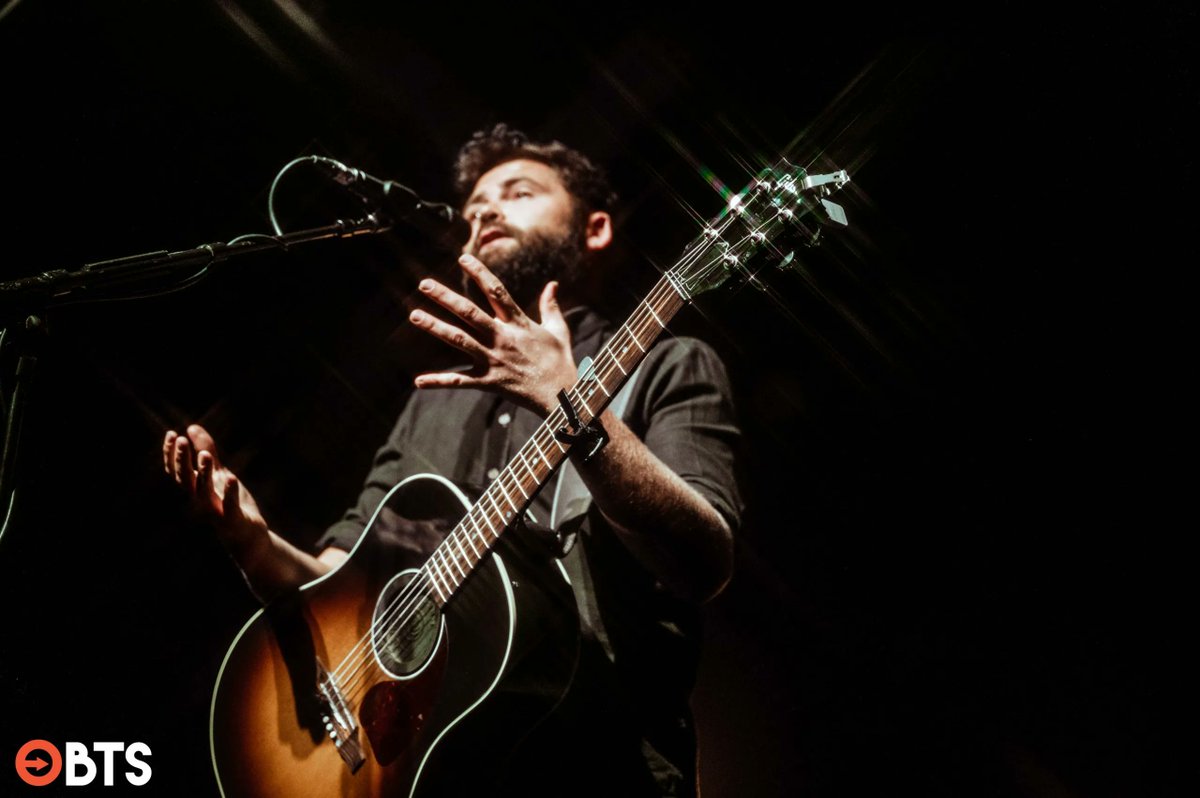 passenger_bra's tweet photo. Curiosidade: Mike não sabia que alguns shows da sua turnê nos Estados Unidos estavam sendo gravados, um deles no Fillmore em San Francisco. Um ano depois, Passenger lança o seu primeiro álbum ao vivo: Live From San Francisco. https://t.co/W907ko5jlj