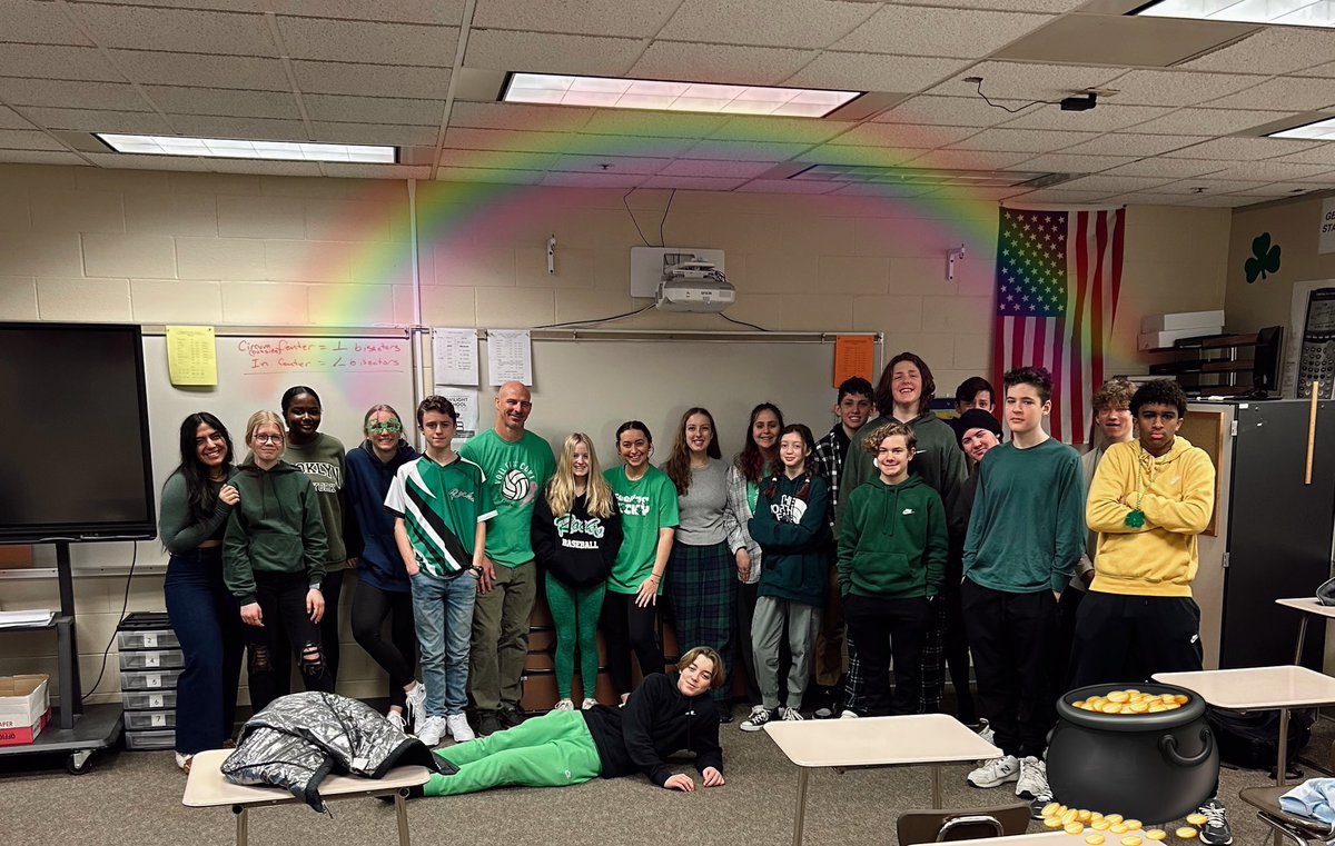 CoffmanRAP's tweet photo. Mr.Hicks advisory rocking some shamrock spirit! Happy St. Patrick’s Day!!! ☘️☘️☘️ #rocksadvisoryprogram https://t.co/X5dyhVXQKy