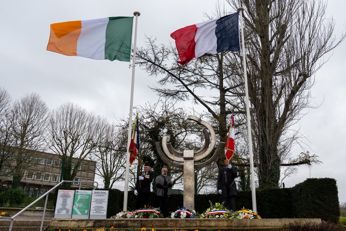 Majdep50's tweet photo. A l’occasion de la Saint-Patrick , jour de fête nationale en Irlande ☘️, s'est déroulée en présence de Jean-Marie Lebehot la cérémonie commémorative en souvenir des Irlandais de l’hôpital provisoire de @villedesaintlo, offert à la ville en ruine. https://t.co/ow9lAT2Ovo