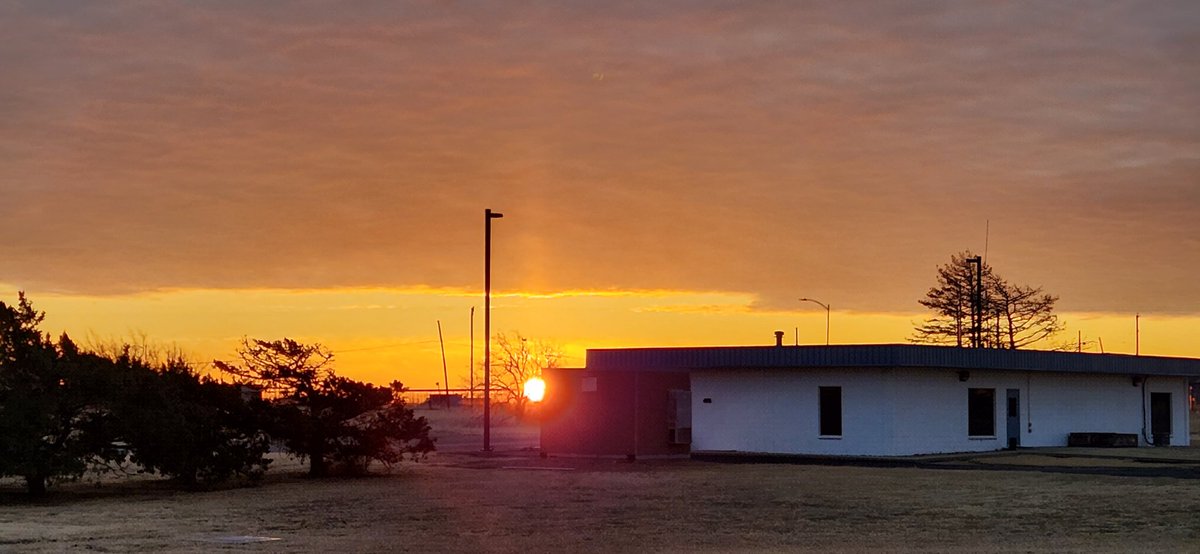 Counter_Search's tweet image. Sun pillar on a cold mid March morning.