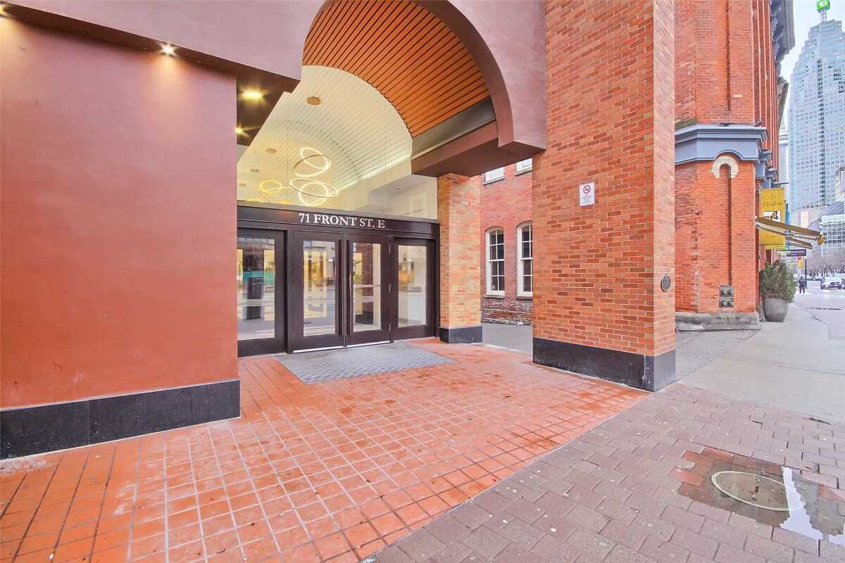 sharonflorian's tweet photo. Check out this home! Rare opportunity situated in the heart of the St. lawrence market neighbourhood. You'll find a tastefully renovated, bright and spacious 1 bedroom, 1 bathroom unit with floor-to-ceiling windows in this truly .. https://t.co/fv1JbIeRW9 https://t.co/YFppC8Nis1