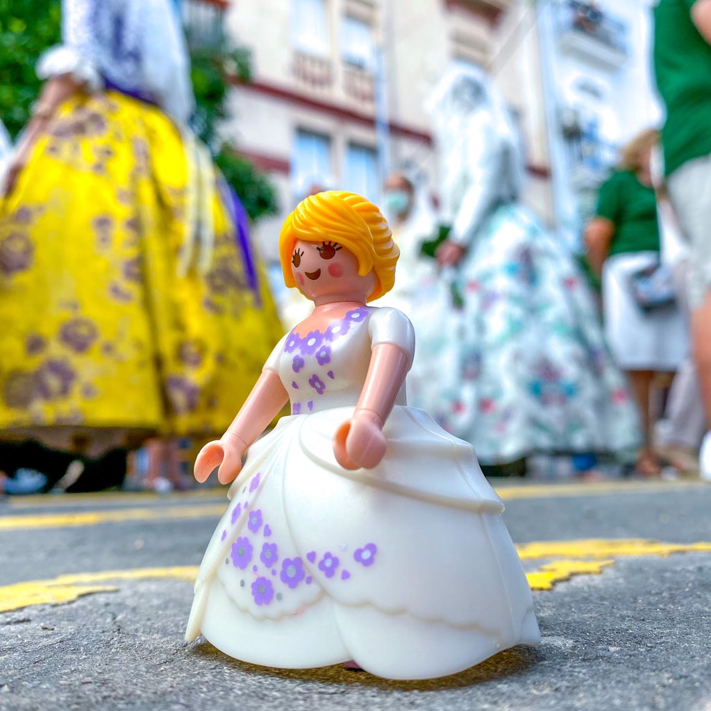 Ofrenda de flores a la Mare
de Déu

Todas las comisiones falleras de la ciudad desfilan desde sus barrios
#ofrenda #fallas #fallera #fallero #valencia #ofrenda2023 #virgendedamparados #valenciaenfallas #fallas23 #fallas2023 #Playmobil <a href="/Playmobil/">PLAYMOBIL</a> #Famobil #Geobra  #プレイモービル
