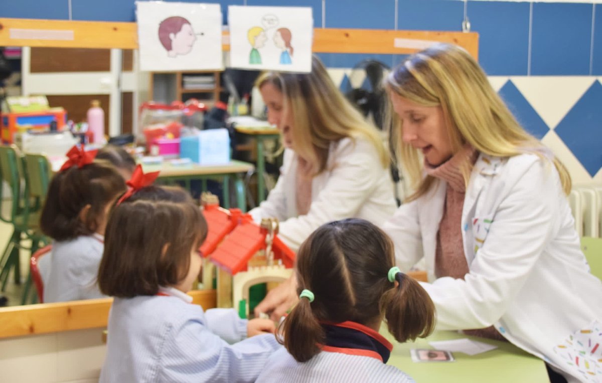 salescordoba's tweet photo. En mi cole tenemos dos seños que nos ayudan principalmente a pensar y a desarrollar nuestro lenguaje expresivo y receptivo. Así, TOD@S en clase podemos seguir aprendiendo JUNT@S, cada uno como mejor sabe hacerlo. Mis papás les llaman maestra de PT y AL. https://t.co/aGdURJThZT