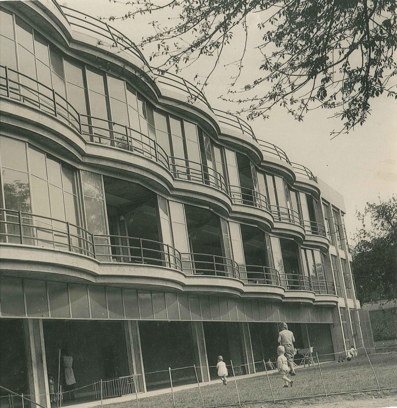 Ever wondered what that unusual building in your neighbourhood used to be?  
Dive into our maps and directories at #SouthwarkArchives and find out!

Email archives@southwark.gov.uk for more info or to make an appointment  

📷  The Pioneer Health Centre, St Mary's Road c.1940