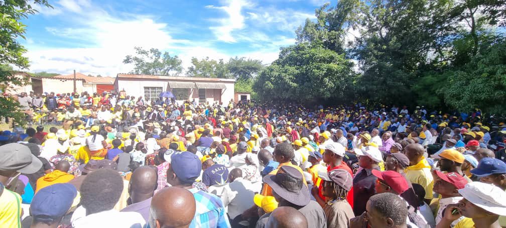 nelsonchamisa's tweet photo. I’m in Manicaland on a nationwide citizens Interface &amp; tour… New Great Zimbabwe loading. Happy and Great again. It’s possible! #ZimbabweAgenda2023 https://t.co/7cOiLerc8I