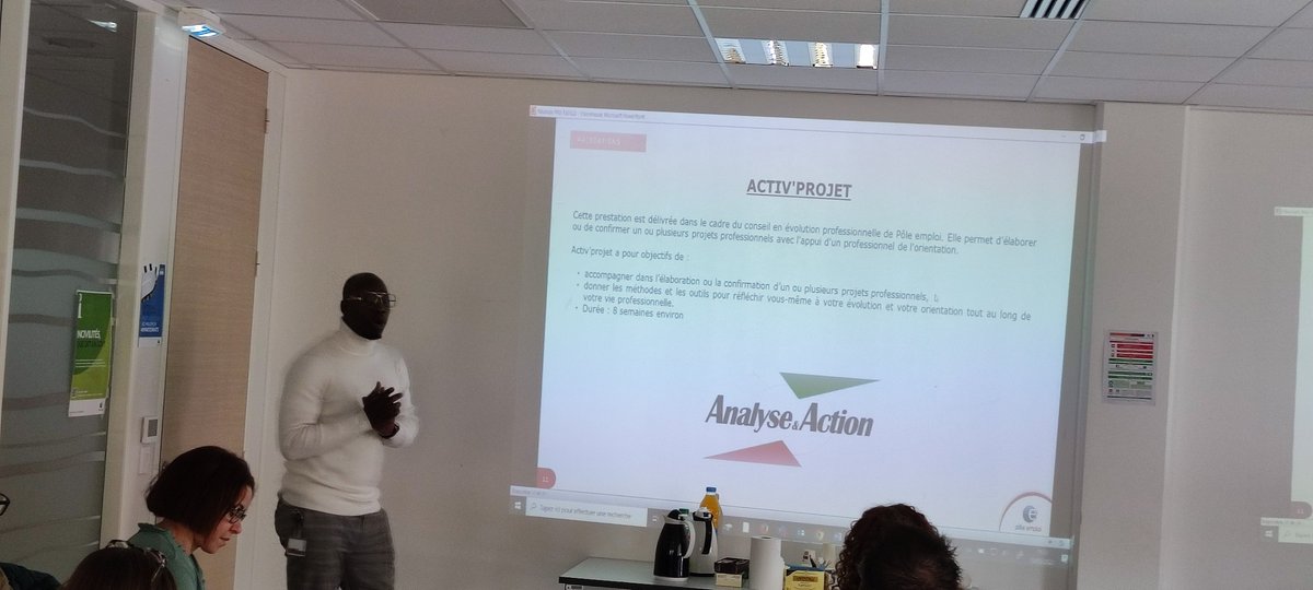 Solene_MLJ's tweet photo. Journée de l'#alternance avec @pole_emploi de Mantes, le CIO, la @MLMantois, le PRIJ de @Mantes_la_Ville, @VilledeLimay et @ManteslaJolie_ 
Présentation aux enseignants et lycéens des dispositifs contrats d'apprentissage et de professionnalisation
#TousMobilisés https://t.co/eiiRlihfMv