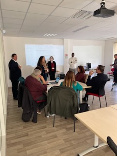 Journée de l'#alternance avec @pole_emploi de Mantes, le CIO, la <a href="/MLMantois/">Mission Locale du Mantois</a>, le PRIJ de <a href="/Mantes_la_Ville/">Mantes-la-Ville</a>, <a href="/VilledeLimay/">Ville de Limay</a> et <a href="/ManteslaJolie_/">Mantes-la-Jolie</a> 
Présentation aux enseignants et lycéens des dispositifs contrats d'apprentissage et de professionnalisation
#TousMobilisés
