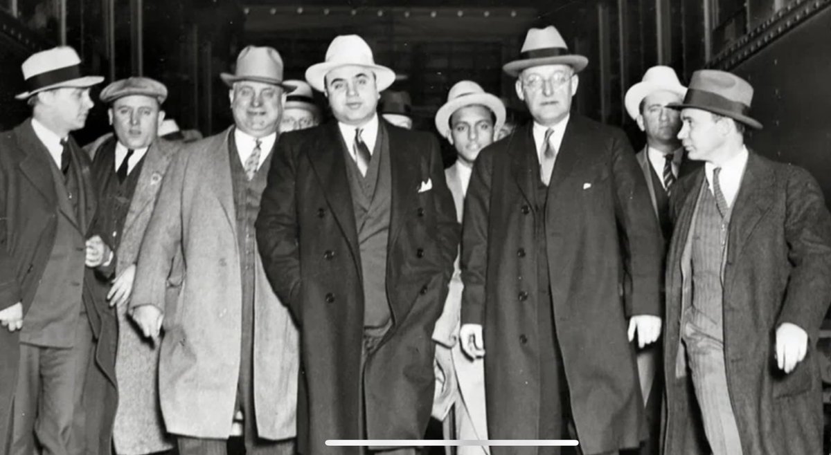 TalatHussain12's tweet photo. Al Capone Chicago mobster leaving court 1931. Even he didn’t bring hundreds of sticks-wielding mayhem makers. https://t.co/ONFANXZRRY
