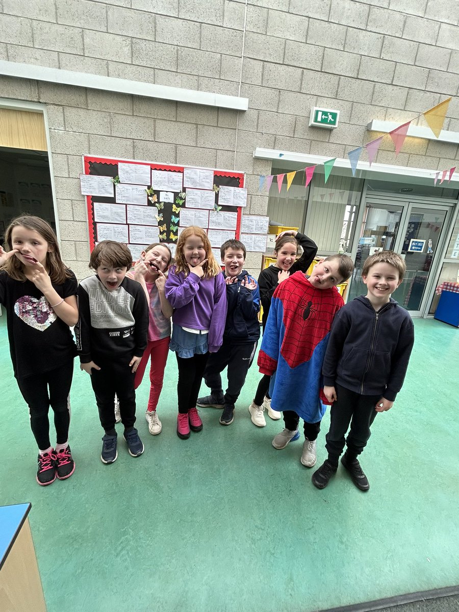 DeanburnPS_P7A's tweet image. We are wearing the clothes that make us happy today! Can you tell by our faces that we’re having a great day?!?! 😜🤪😝😛🙃😳#ComicRelief #FunnyFaces #Jokes #Laughter #Fun #HappyClothes @comicrelief @comicreliefsch 🔴🔴🔴