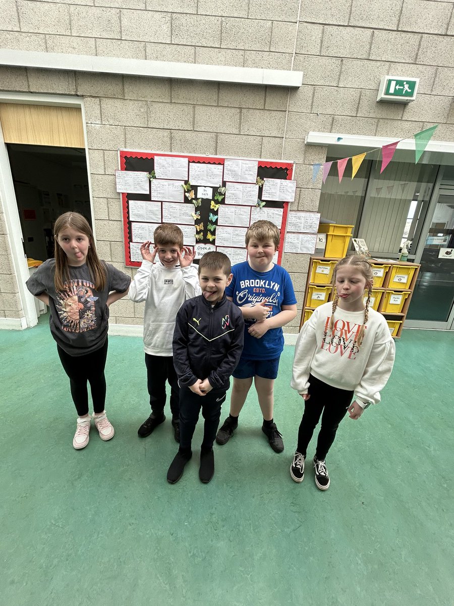 DeanburnPS_P7A's tweet image. We are wearing the clothes that make us happy today! Can you tell by our faces that we’re having a great day?!?! 😜🤪😝😛🙃😳#ComicRelief #FunnyFaces #Jokes #Laughter #Fun #HappyClothes @comicrelief @comicreliefsch 🔴🔴🔴