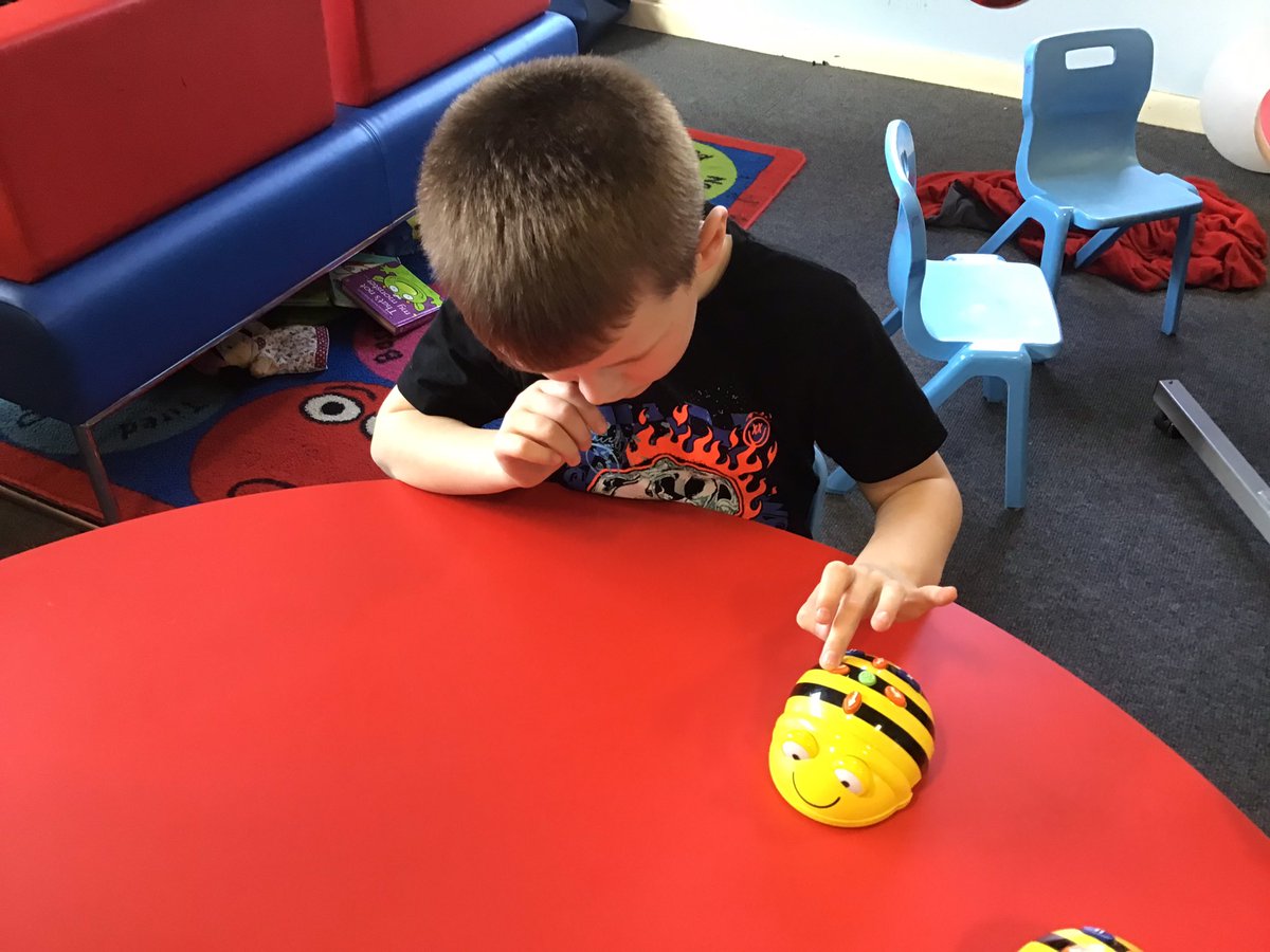 MrsES_Thatto's tweet photo. More Beebots this afternoon. #ThattoPrim_Butterflies #ThattoPrim_Computerscience https://t.co/0cpaZTf3Dx