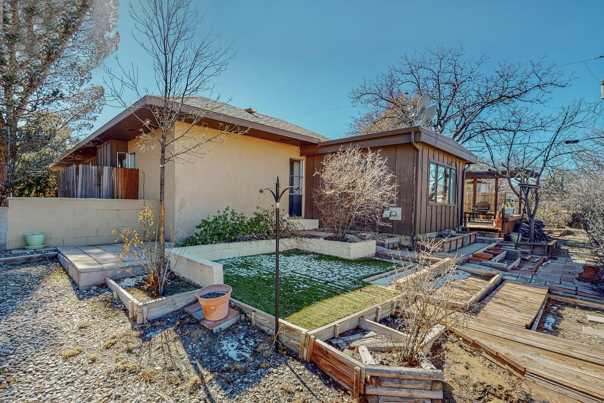 NeighborhoodJo2's tweet photo. An amazing opportunity in Paradise Hills - https://t.co/uobNDwUyhs https://t.co/UqXaYusM3n