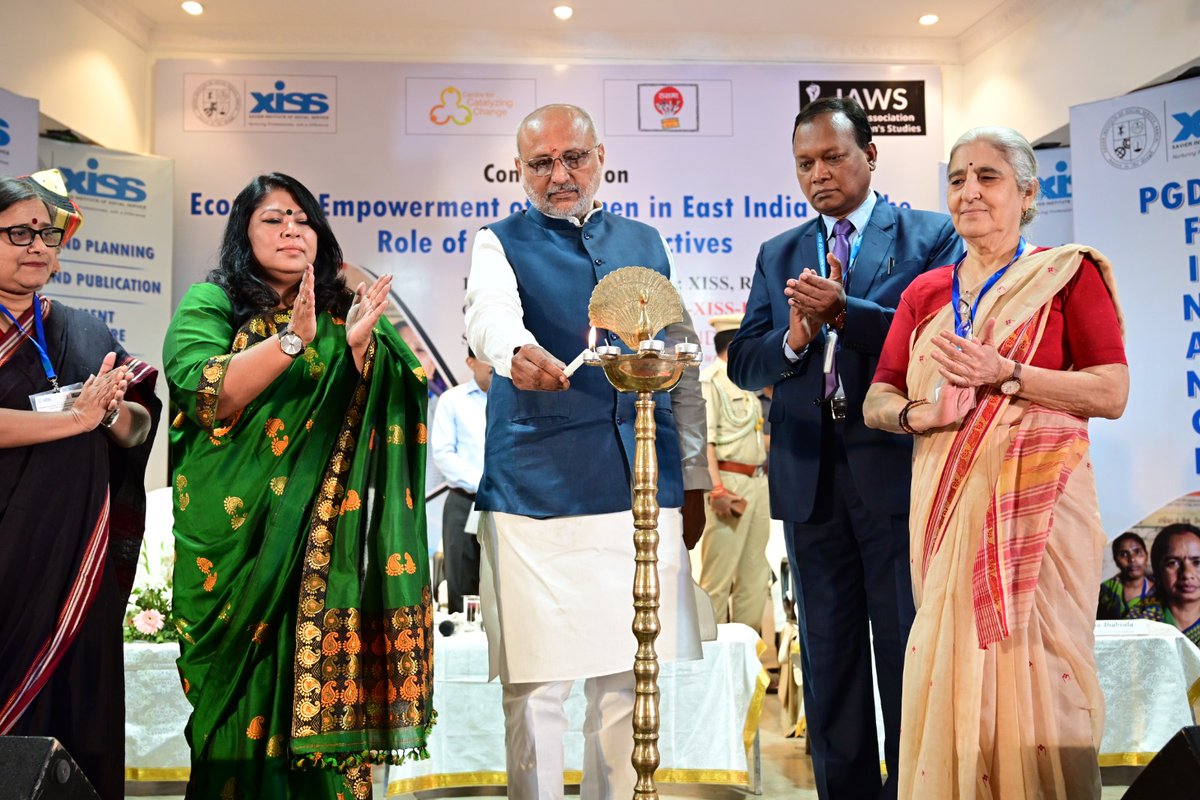 jhar_governor's tweet photo. माननीय राज्यपाल ने आज एक्सआईएसएस, राँची में 'पूर्वी भारत में महिलाओं के आर्थिक सशक्तिकरण और महिला समूहों की भूमिका' विषय पर आयोजित राष्ट्रीय सम्मेलन को संबोधित किया। 
उन्होंने कहा कि महिला सशक्तिकरण हेतु महिलाओं का सामाजिक-आर्थिक-शै���्षणिक विकास होना नितांत आवश्यक है। https://t.co/nD3LPAilaI