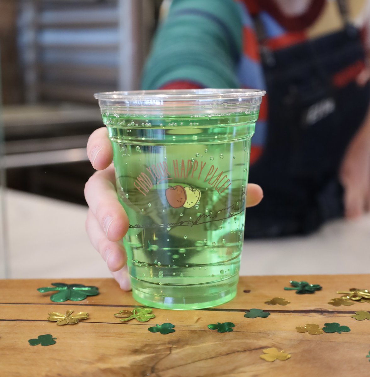 We're going green today ☘️

Get your St. Patrick's Day party started with happy hour all day! Gather your friends and join us at the end of the rainbow for $2.00 off  hard cider pints 🍻
-
#cafe #chudleighs #chudleighscafe #blossomcafe #blossom #cider #hardcider #stpatricksday