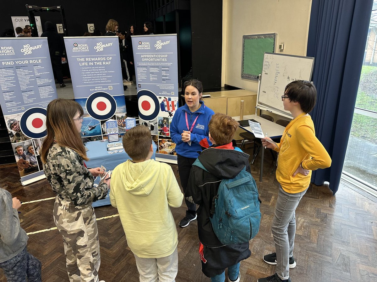 Soooo busy <a href="/lawn_manor/">Lawn Manor Academy</a> Lots of interest from Y9, Y10 and Y11 students about <a href="/RAFEngineering/">RAF Engineering</a> and <a href="/RAFApprentices/">RAF Apprenticeships</a>