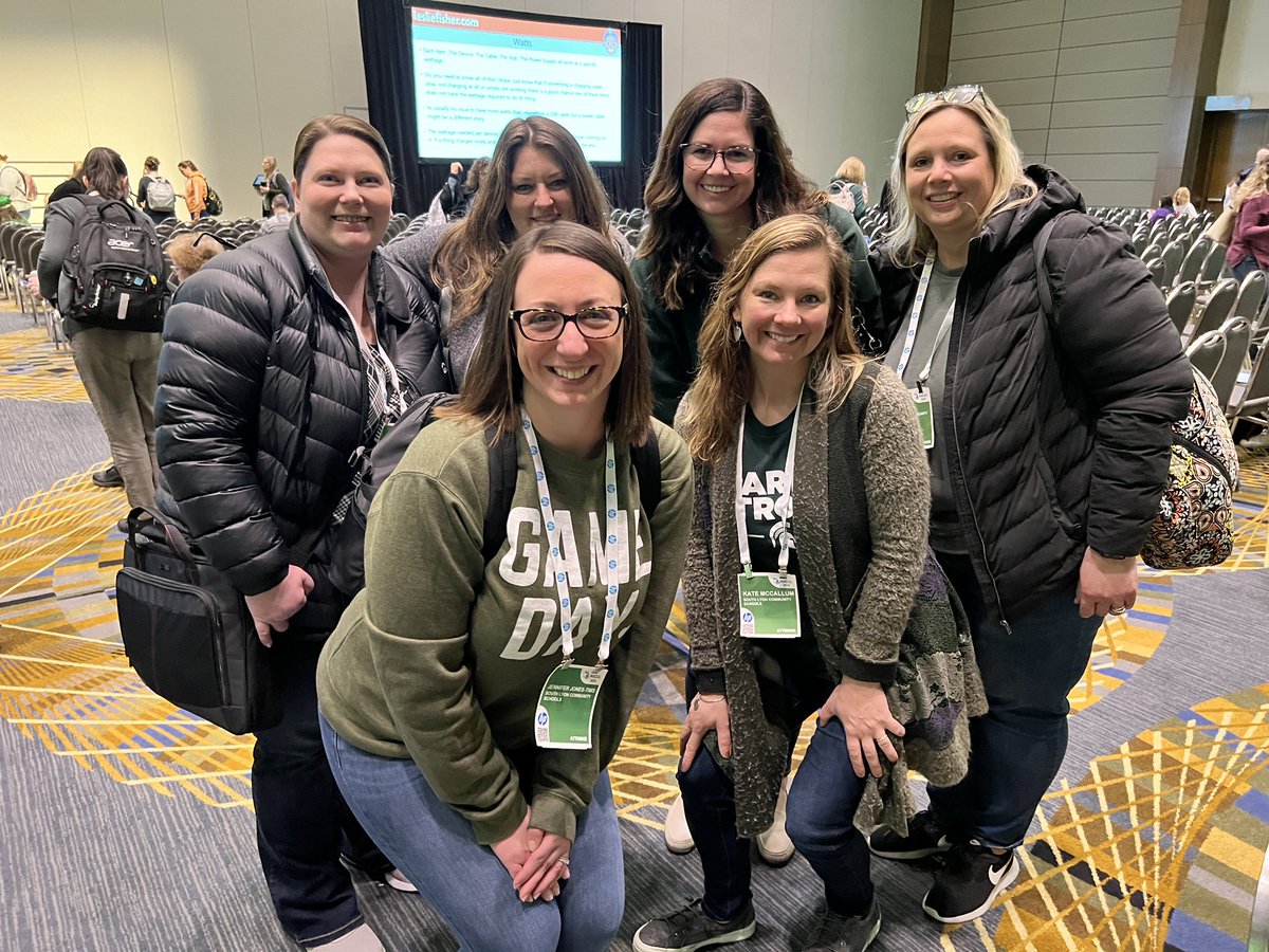 mrsjonestims's tweet photo. Collaboration at its finest with these South Lyon educators at the @MACUL conference. I am learning so much and love sharing ideas with this talented crew from @CentennialMS and @SouthLyonEastHS https://t.co/aNHdDIbdjR