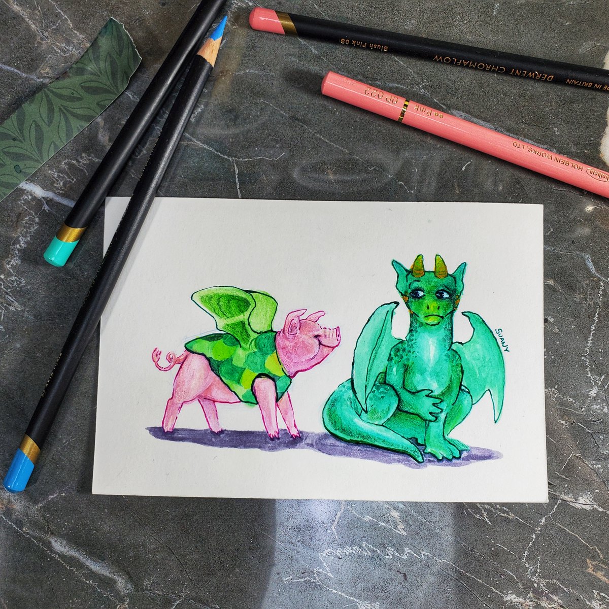 SuanysDragonDen's tweet photo. A Happy St Patrick's Day to you all! But more importantly a huge Happy Birthday to my lovely husband! 🥰
#piggy #pigdragon #friendlypig #dragonart #pigart https://t.co/n3uVMo8ETn