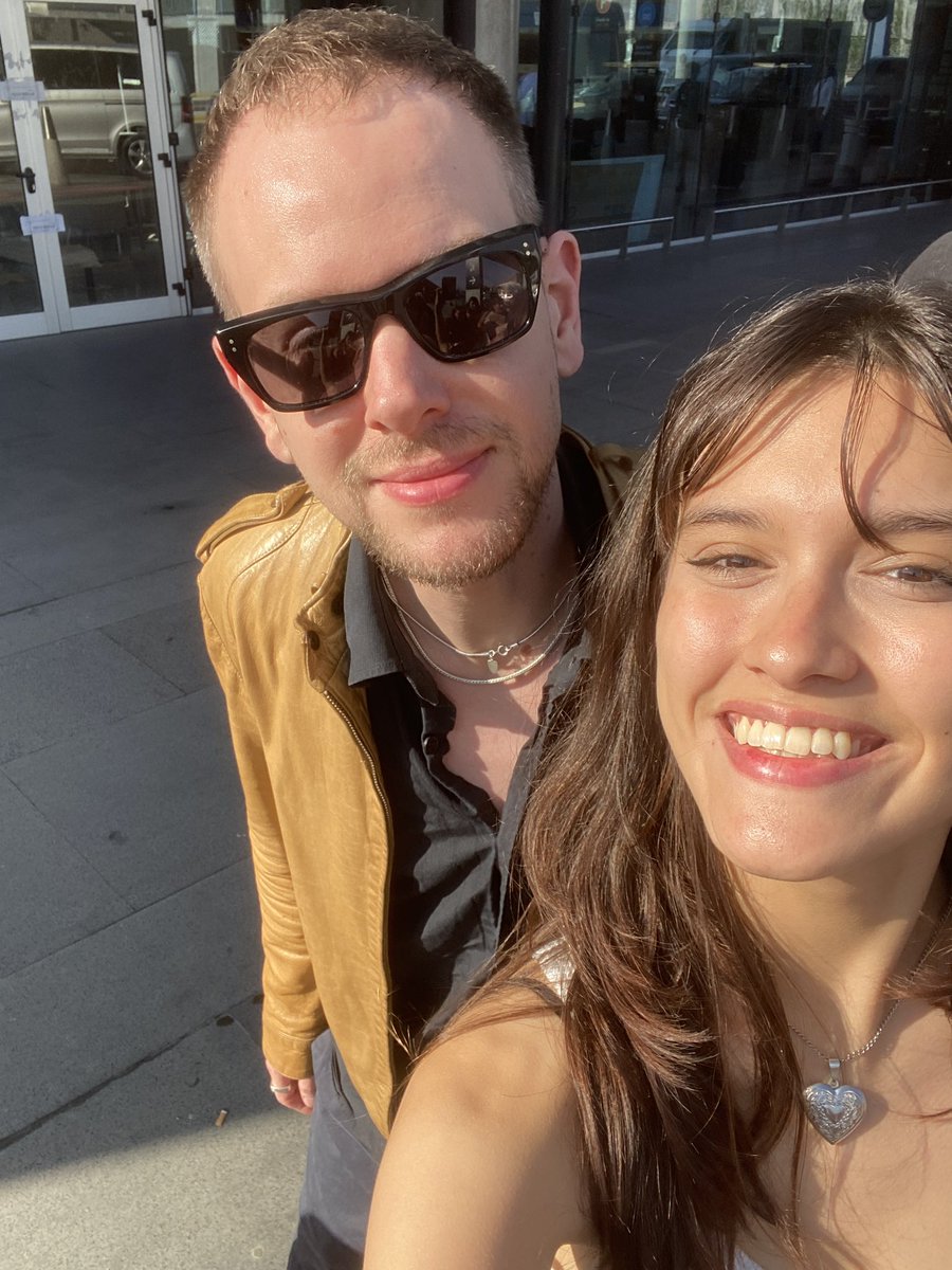 batphonw's tweet photo. conocí a los amores de mi vida, love you big time guys 💌💌💌💌 @the1975 @DirtyHit https://t.co/40f6oeZsHN