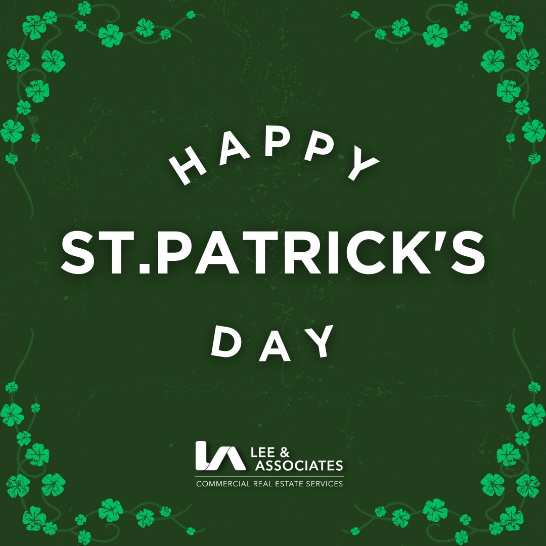 LeeNYCRE's tweet photo. Feeling lucky to celebrate St. Patrick's Day in the heart of NYC's commercial real estate scene! 🍀🏢  #LeeAssociates #LeeNYC #LeeAssociatesNYC #StPattysDay #NYCRealEstate #LuckOfTheIrish https://t.co/LaxhV4Kcd4