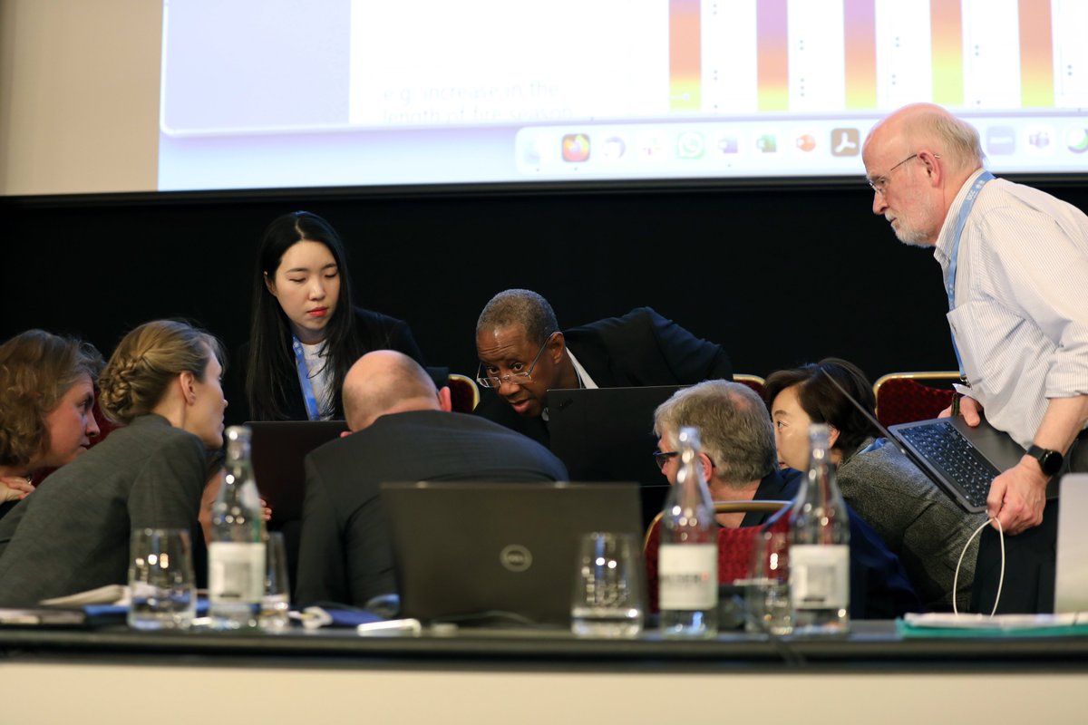 IISD_ENB's tweet photo. With the #IPCC58's scheduled end fast approaching, delegates agreed to work until 2am on Thursday to reach an agreement on the high-profile Summary for Policymakers of the synthesis of the Sixth Assessment Report #AR6 #IPCC
Read ➡️ https://t.co/zx3MD4e2A9 https://t.co/p8TFxNBOzY