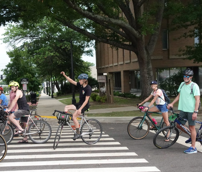 ypknox's tweet photo. Registration closes Monday, the 20th!

Calling all bike riders! The fitness affinity group is partnering with Two Bikes to go on a short and sweet bike ride around downtown Knoxville. We will be ending our bike ride with some delicious pizza! 
https://t.co/KecbBSDa85 https://t.co/Yx5sePaqaF