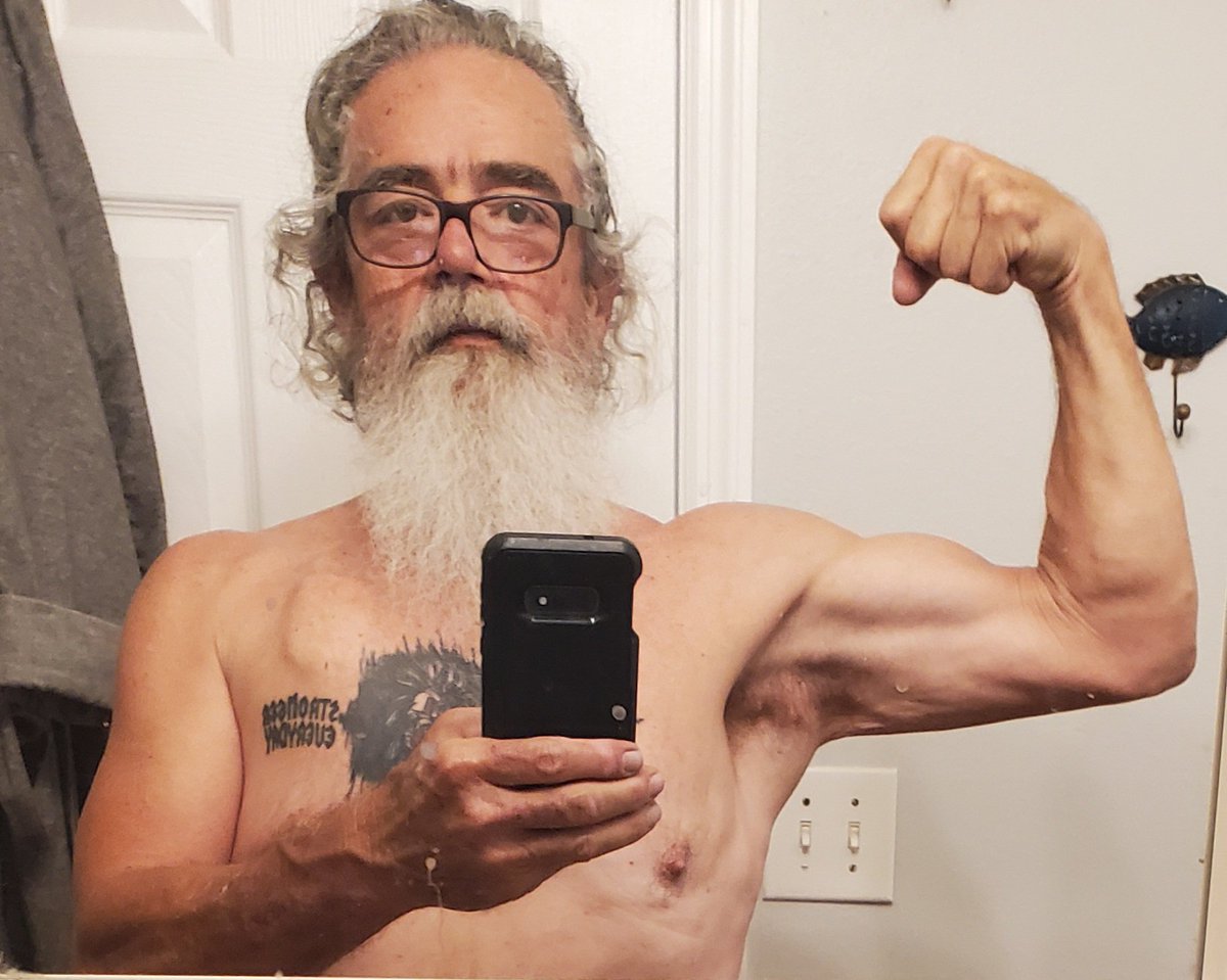 YURFuckinfat's tweet image. Flex Friday. 
It&apos;s official my biceps r bigger than my defibrillator. 
Not anywhere near the lightning but I&apos;ll take it.
Device check says I have ~3.8-5 yrs of battery left. I told her it&apos;ll be turned off by then..
No replacement necessary...

#KEEPFUCKINGGOING

#STRONGEREVERYDAY