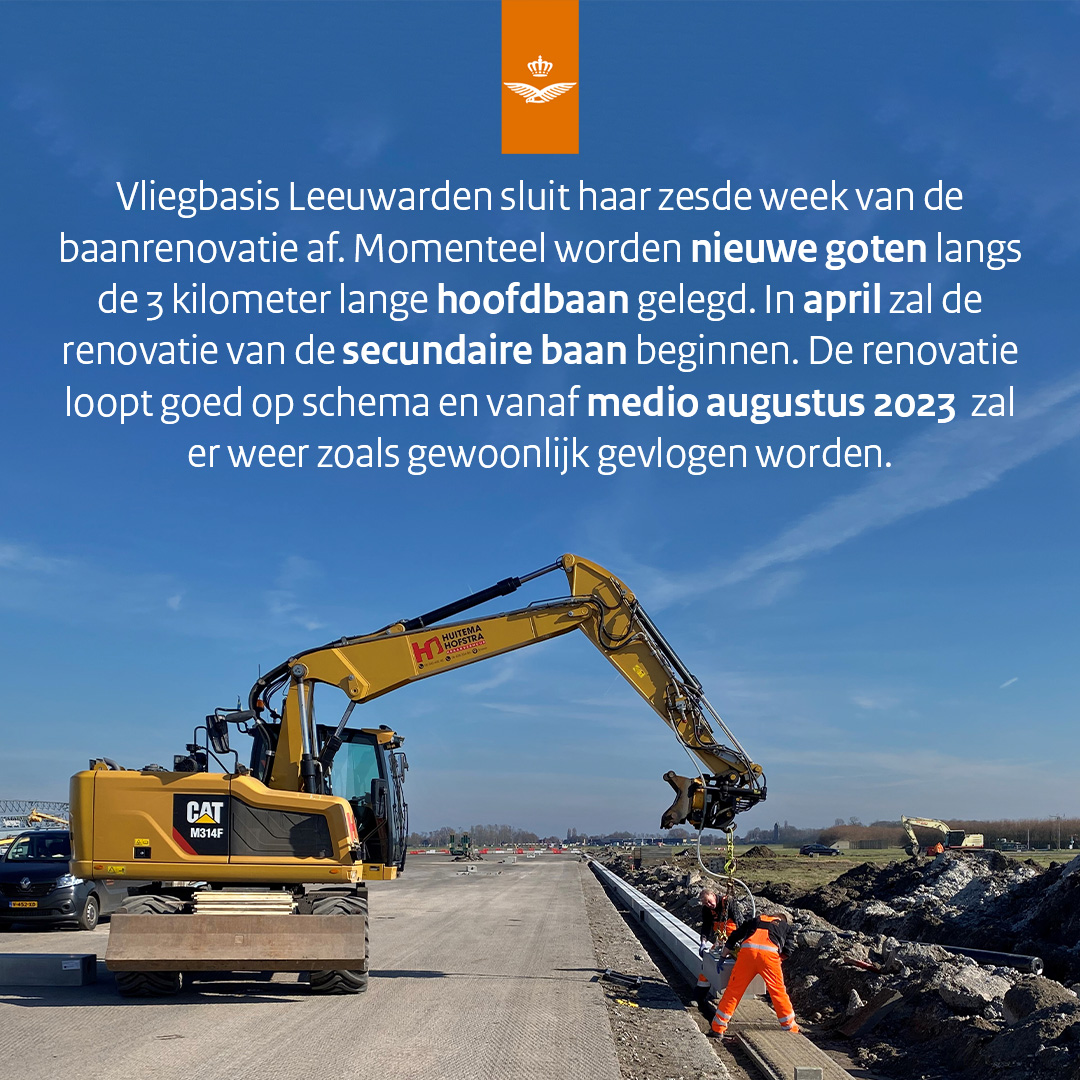 VlbLeeuwarden's tweet photo. #Baanupdate Vliegbasis Leeuwarden is al anderhalve maand bezig met de renovatie. Nu het asfalt verwijderd is worden er gelijk nieuwe goten langs de hoofdbaan geplaatst. 
In april zal de renovatie van de secundaire baan beginnen.

Voor meer informatie: 
https://t.co/Lv2VTLFmRd https://t.co/uBSHnShAc3