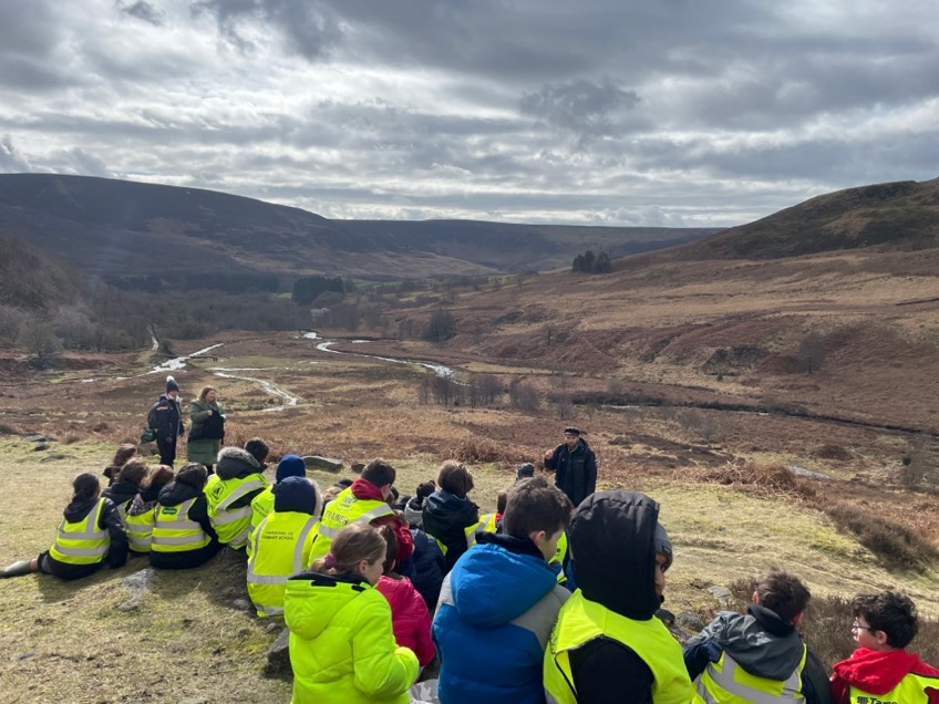 ParochialCofE's tweet photo. Y6 are in Crowden valley on Mr G's favourite trip of the year. They are busy putting all their knowledge about rivers into context! 

#growinginknowledgeskillsandwisdom https://t.co/iH9qWS2Ilj