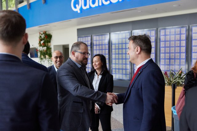 Last part of my 🇺🇸 West Coast mission in San Diego at <a href="/Qualcomm/">Qualcomm</a> . Met with CEO <a href="/cristianoamon/">Cristiano R. Amon</a> and team to discuss satellite technology, 5G-mmWave and mobility including smart cities. Power consumption is only one of the challenges of an interconnected world.