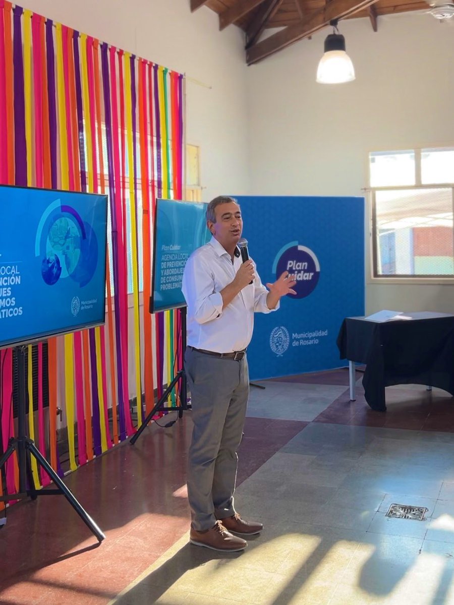 Acompañamos al intendente <a href="/pablojavkin/">Pablo Javkin</a> en la presentación de la agencia dedicada a prevenir y abordar el consumo problemático en los jóvenes. Esta iniciativa es una acción concreta en el territorio para cuidar a nuestros chicos, es pelearle pibe a pibe al narcotráfico. 👇🏼