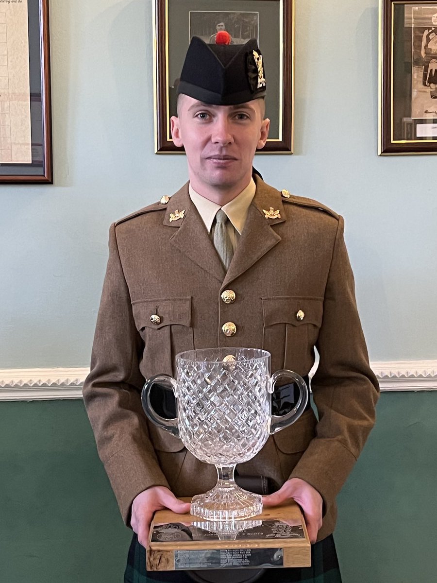 3SCOTS_CO's tweet photo. We have some talented individuals in the battalion. Here are our newly qualified pipers and drummer, including Ptes Spires (piper) and Small (drummer) who were top of their class. Not bad at phys either.. 💪🔻🏴󠁧󠁢󠁳󠁣󠁴󠁿🔻 https://t.co/Umnu41L1N5