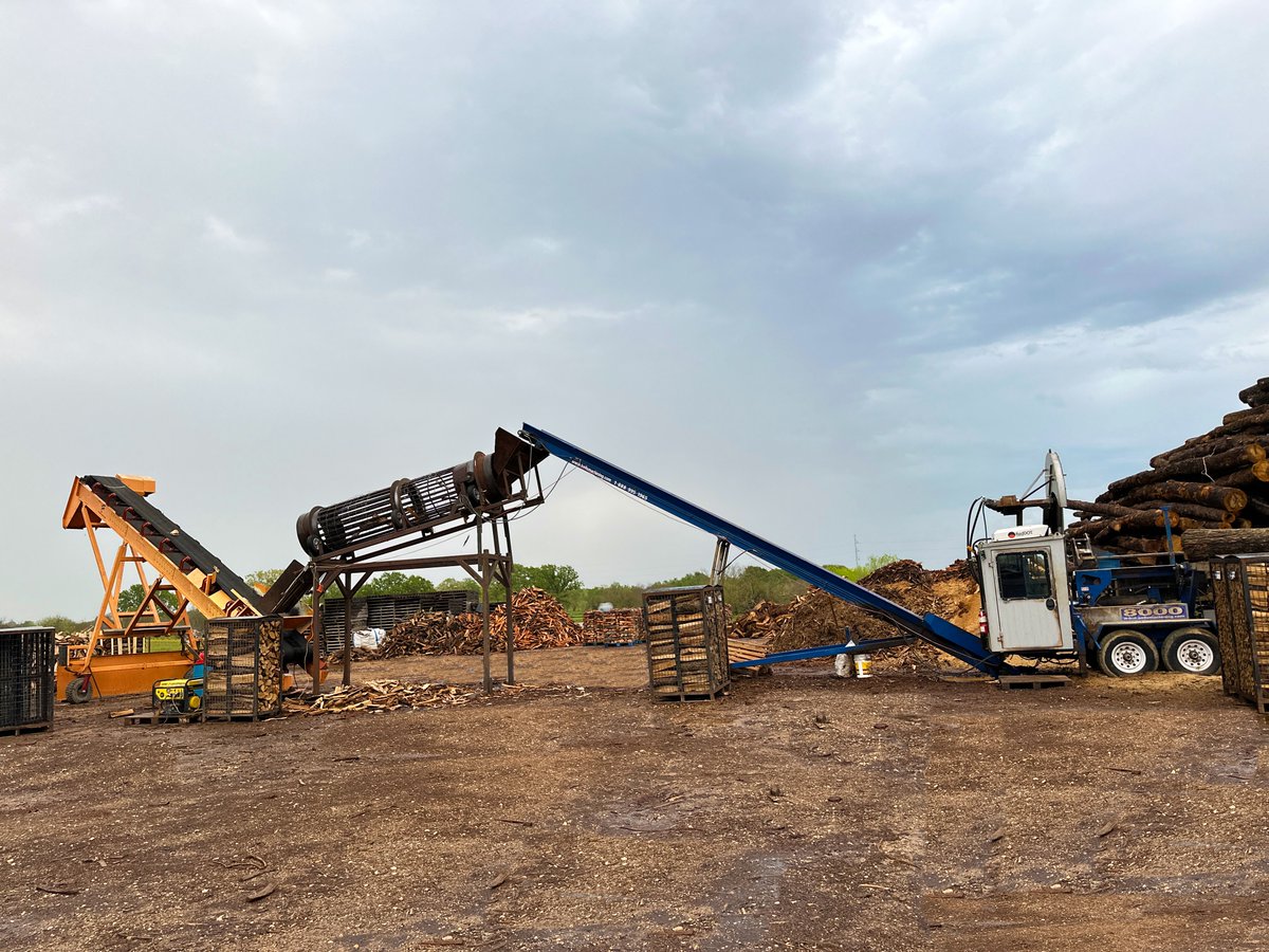 ButlerWoodInc's tweet photo. Rain or shine, we've got you covered! At ButlerWood, our dedication to ensuring our customers are well taken care of never wavers. #customerfirst #reliable #ButlerWood https://t.co/HOUSUhEFBO