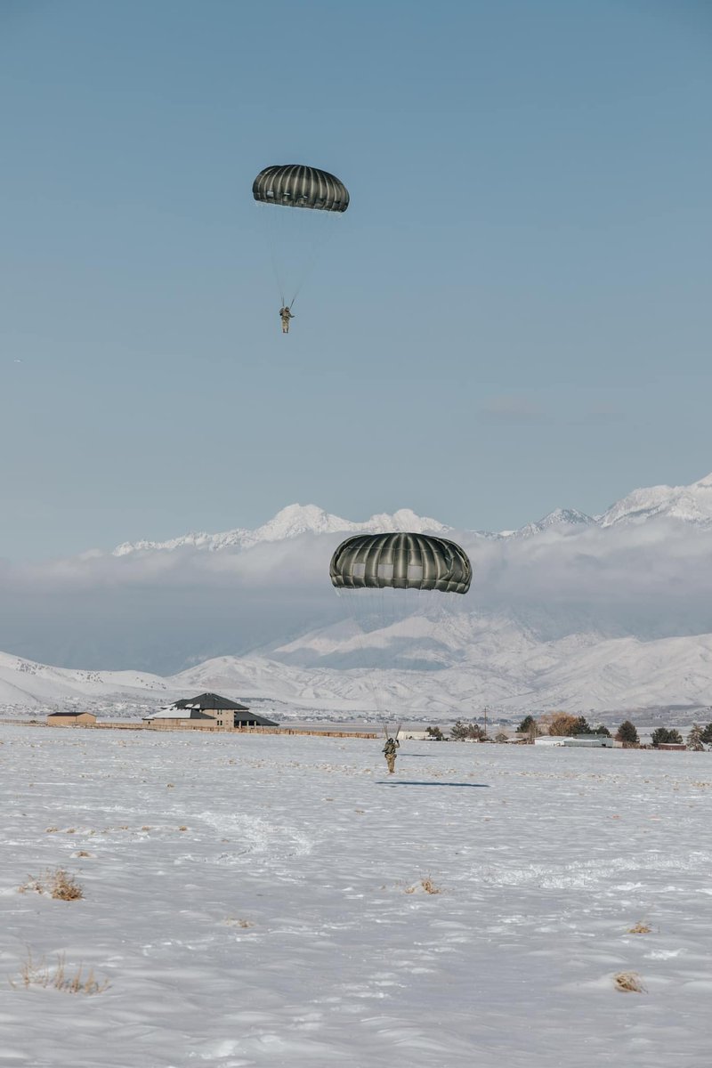 USSOCOM's tweet photo. #FirstTruthFriday #2 is a father and son #airborne jump with @19th_SFG earlier this year. 70% of service members serving their country have a family member who served.
@USArmy Colonel and Specialist Douglas are #SOF #Family serving with your #NationalGuard.
Be All You Can Be https://t.co/gdwYNkSCzN