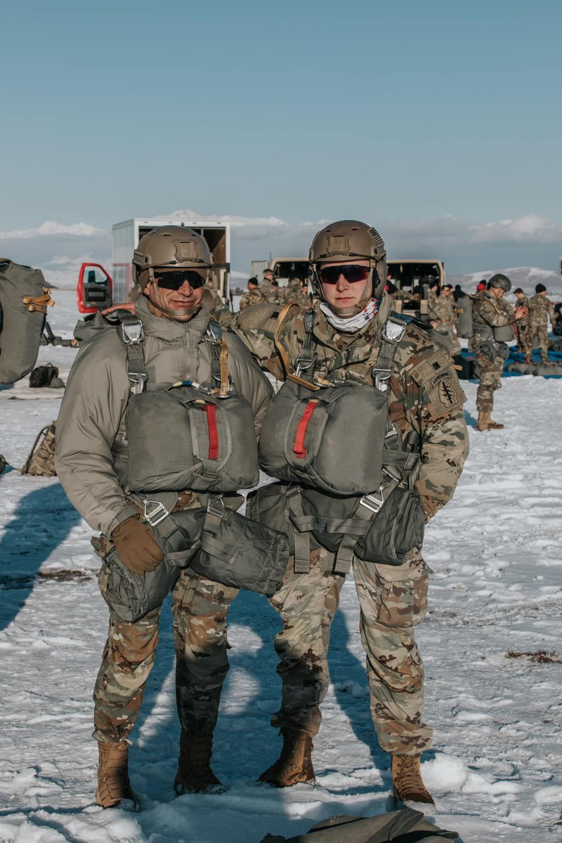 USSOCOM's tweet photo. #FirstTruthFriday #2 is a father and son #airborne jump with @19th_SFG earlier this year. 70% of service members serving their country have a family member who served.
@USArmy Colonel and Specialist Douglas are #SOF #Family serving with your #NationalGuard.
Be All You Can Be https://t.co/gdwYNkSCzN
