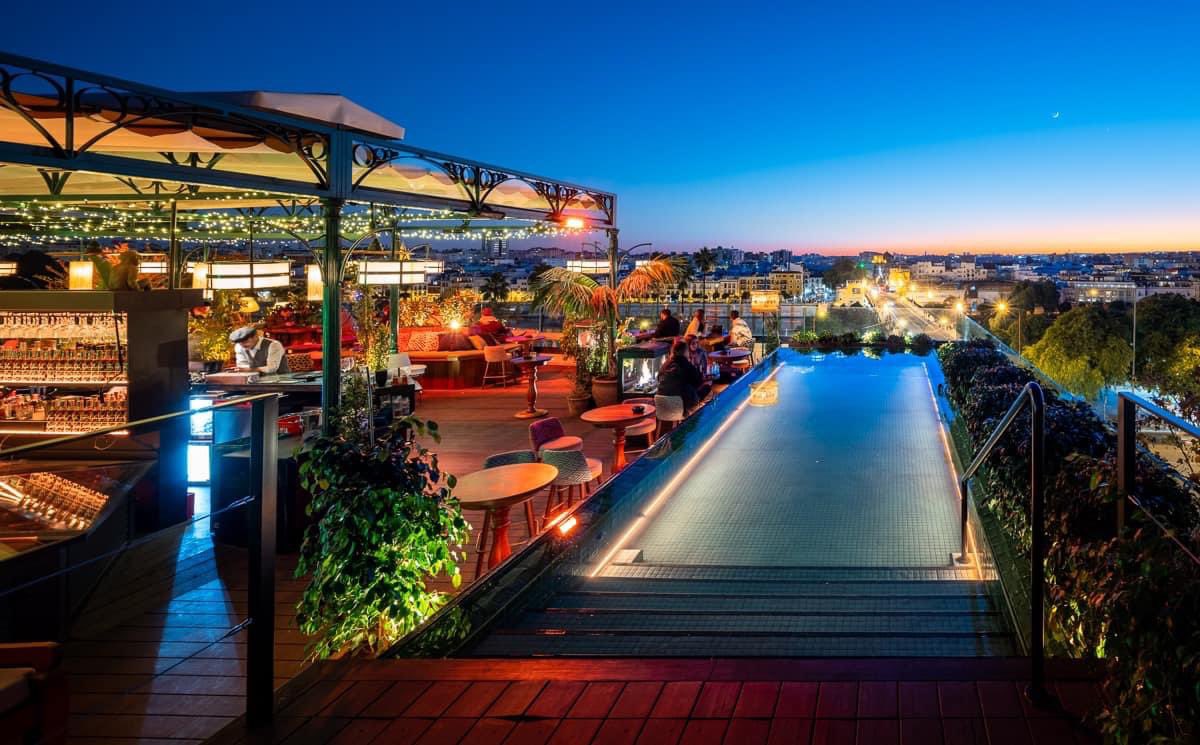 Les invitamos a conocer el reportaje fotográfico de uno de nuestros últimos trabajos de ejecución Ático Lobby Sevilla,  en Calle Reyes Católicos 25, #Sevilla

Sevilla desde el cielo!

No dejen de visitarlo... 

Reportaje fotográfico  ⤵️
egion.es/project/atico-…
📷 <a href="/javierorive/">Javier Orive</a>