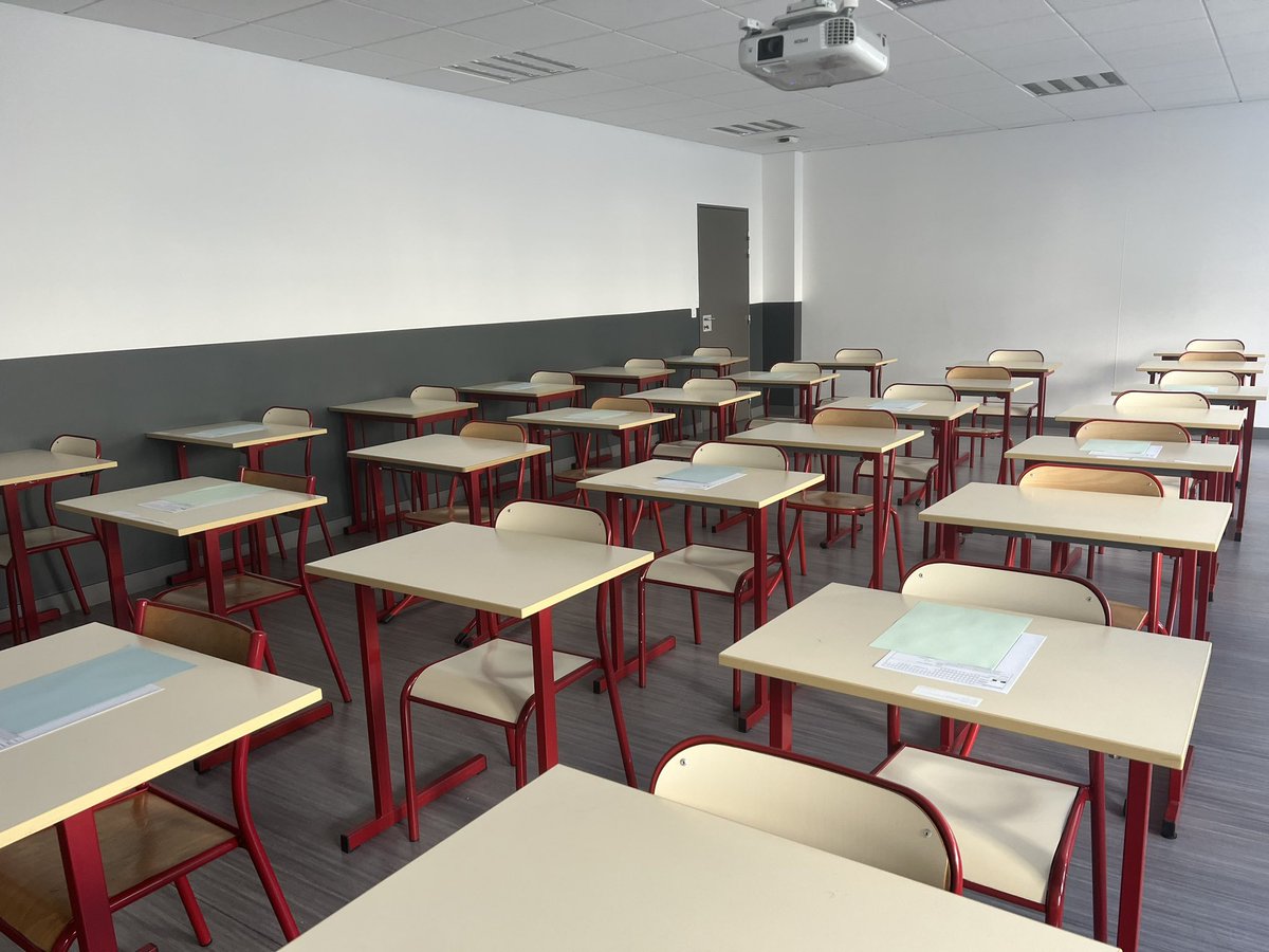 ccs2210's tweet image. Préparation anticipée des salles de #spécialités pour les #EBEP #baccalaureat @AudibertiLyc @education_gouv @MaRegionSud @AcademieNice