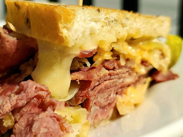 A St. Patrick’s Day tradition is corned beef~and there’s no better topping than this tasty, corned beef mustard sauce: 5 tbs Bertman Original Ball Park Mustard, 1 tbs honey, and ¼ c brown sugar. Mix it up and enjoy!🍀 #BertmanRecipes