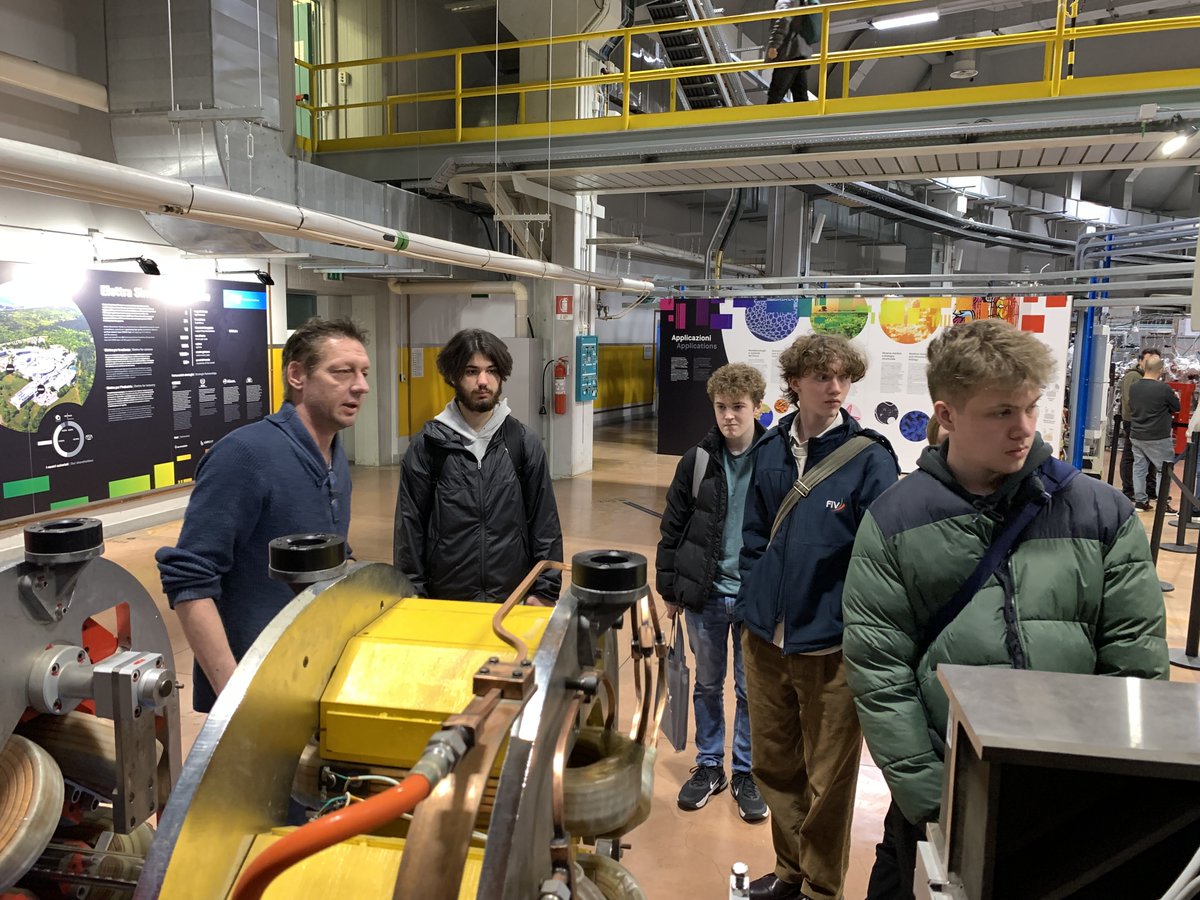 elettrasincro's tweet image. 5 students from #Vasa International School (Gävle, Sweden) visited Elettra for 2 days and were introduced to #synchrotron radiation and #technologytransfer. Experimental halls and several on-site labs were part of the story too! Great #studentexchange experience! (🎥videos soon!)