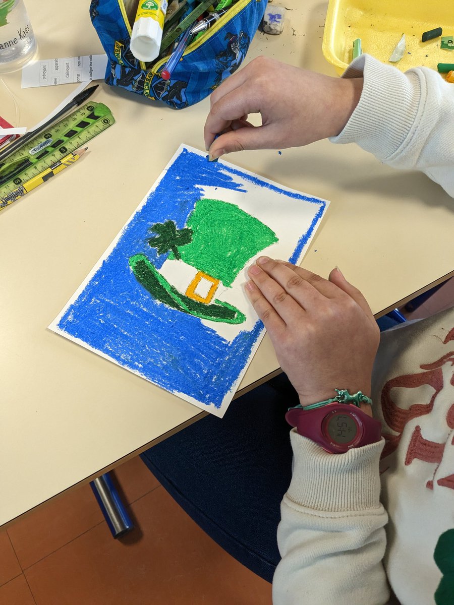 En Arts Visuels, on reste dans le thème...☘️
Produire en arts visuels avec une guide illustré en anglais. #AnglaisRenforcé
Cc <a href="/barbararich86/">Barbara Richard</a> <a href="/PoitiersNord86/">Poitiers nord</a>