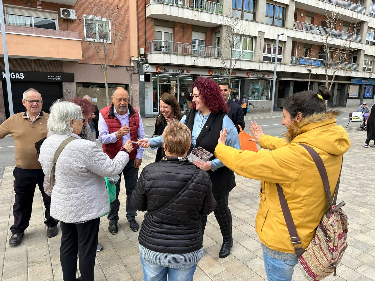 👍 Gran acogida hoy en nuestro Paseo Ciudadano, donde hemos tenido la oportunidad de charlar con los vecinos y comerciantes.
🧡 Gracias por el apoyo y el cariño recibido! <a href="/MarinaBS_Cs/">Marina Bravo Sobrino</a>
#PorOlesa #PorLosTuyos #Ciutadans