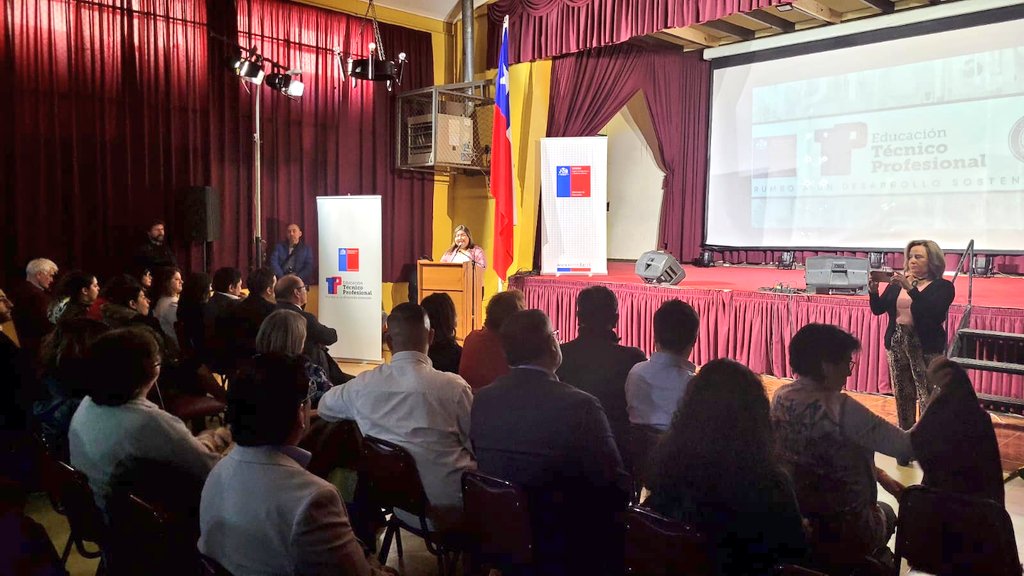 Ayer con <a href="/CentreTerre/">Centre Terre</a> llamamos a nuevas generaciones a tomar la posta de la protección patrimonio fiscal. Hoy, seremi <a href="/MagallanesBBNN/">Seremi Bienes Nacionales Magallanes</a> Sergio Tapia acompaña a su par de Educación Valentín Aguilera, en inauguración Año Escolar. #LiceoIndustrial #Puq <a href="/javieratoroc/">Javiera Toro Cáceres</a> <a href="/DPRMagallanes/">Delegación Presidencial Regional de Magallanes</a>