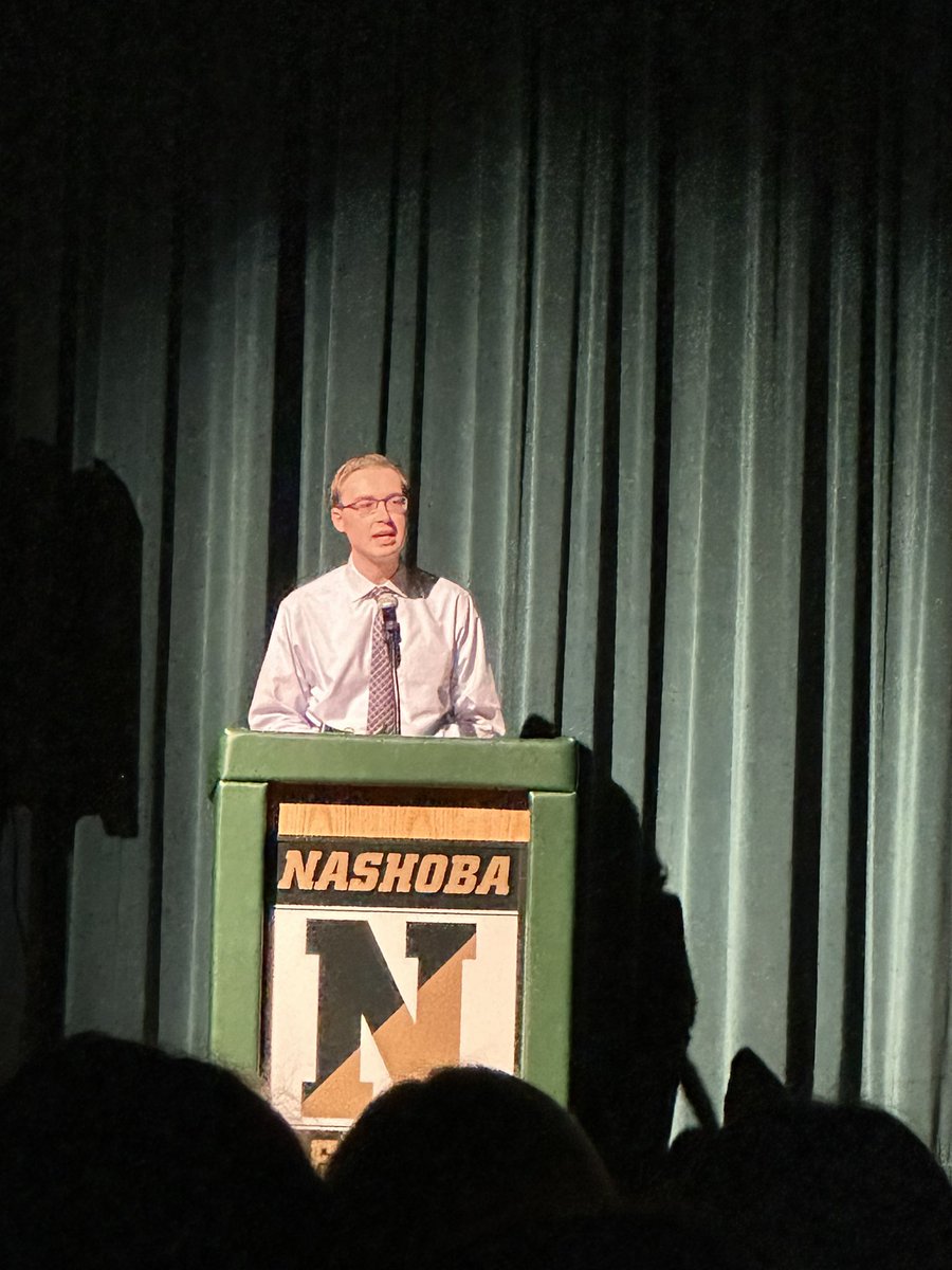 NRHS_DECA's tweet image. Proud to have had these two amazing alumni! Thank you Paul and Melissa for sharing your academic path with our district today! #paveyourpath @paul_robert18