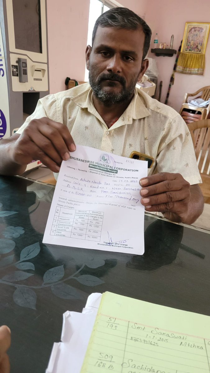bmcbbsr's tweet photo. Team BMC imposed a penalty of 
Rs 5000/- for burning garbage, Unit-9 area.

Don't burn garbage, it's harmful for the environment.

#BhubaneswarFirst https://t.co/Mq5huGPTGZ