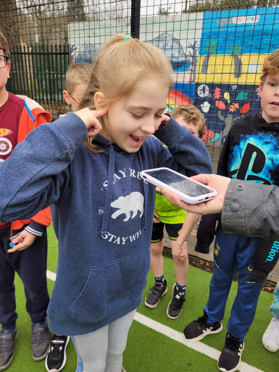 DanesfieldY4's tweet photo. Can you run as fast as a pig? What about can you squeal as loud as a pig? We found out this morning! #ScienceWeek #FarmLive 🐷🐷🐷 https://t.co/9ALX8V45F1