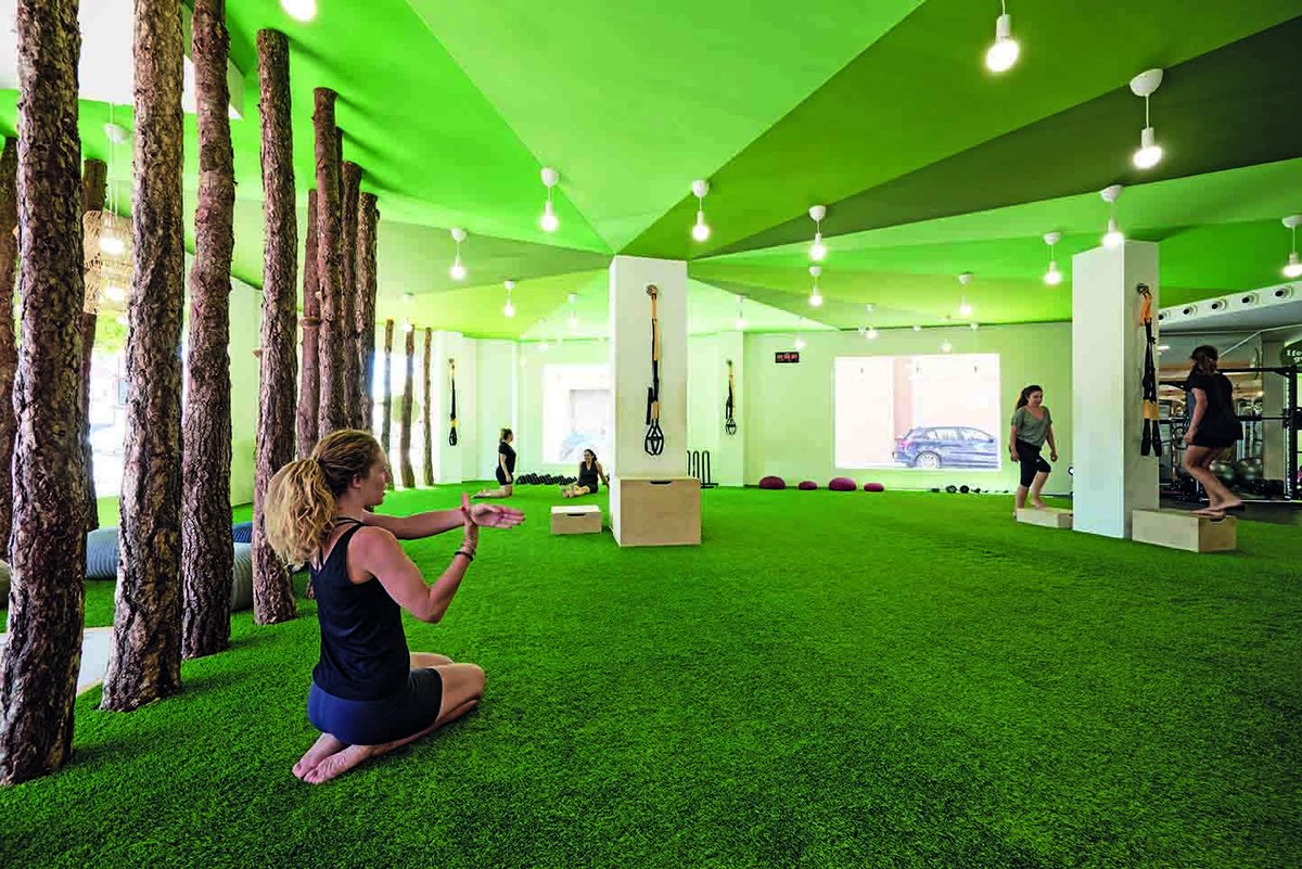 Al igual que hizo con su primer local I Feel Good! de Castellón, <a href="/vitale_estudio/">vitale</a> crea una imagen acorde con un negocio que pretende inspirar a generar hábitos saludables en sus clientes. proyectocontract.es/generar-habito…