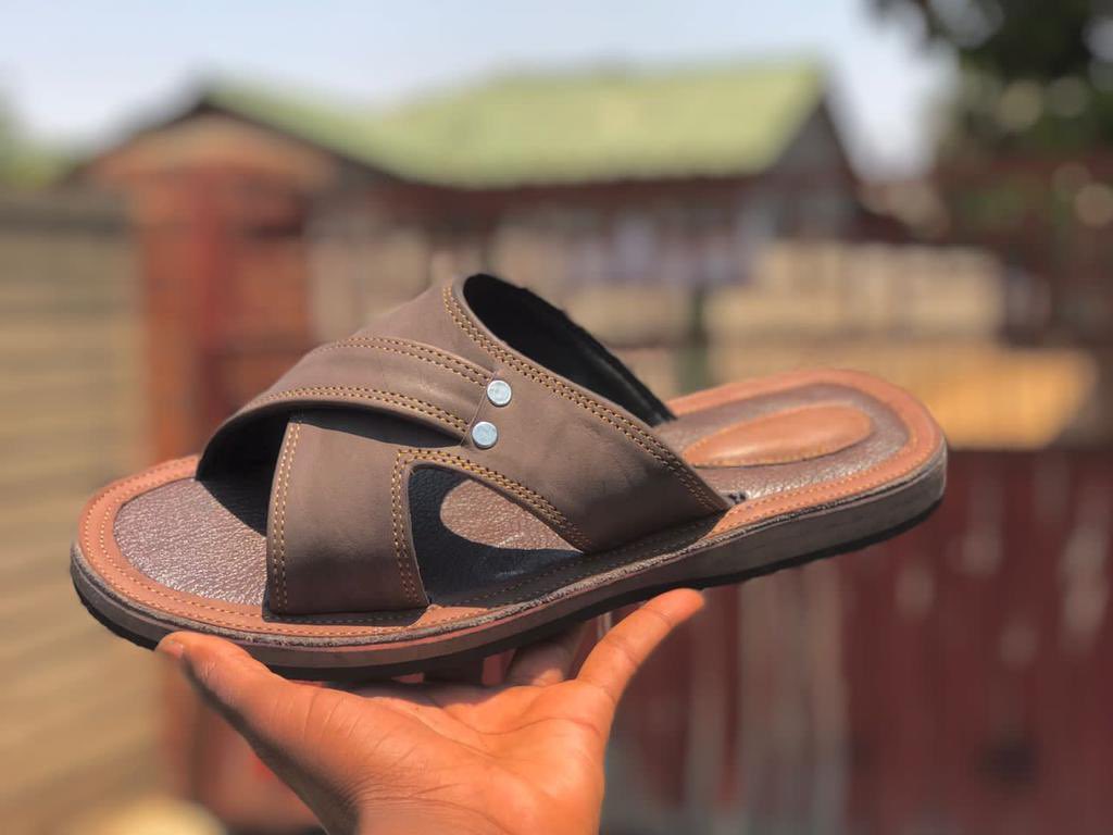 Fam❤️Can you help me reach ONLY 100 RETWEETS🙏🏻

♣️ 𝚁𝚎𝚊𝚕 𝚕𝚎𝚊𝚝𝚑𝚎𝚛 𝚂𝚊𝚗𝚍𝚊𝚕𝚜. 

💵 $𝟸𝟶.𝟶𝟶. 

♥️ 𝙰𝚟𝚊𝚒𝚕𝚊𝚋𝚕𝚎 𝙱𝚕𝚊𝚌𝚔, 𝚋𝚛𝚘𝚠𝚗 𝚊𝚗𝚍 𝚝𝚊𝚗.

📲  +𝟸𝟼𝟹𝟽𝟷𝟾𝟷𝟷𝟿𝟾𝟸𝟺.

🛒 𝙽𝚊𝚝𝚒𝚘𝚗𝚠𝚒𝚍𝚎 𝚍𝚎𝚕𝚒𝚟𝚎𝚛𝚢.

 📍Eastgate Market, Shop Nö G5.